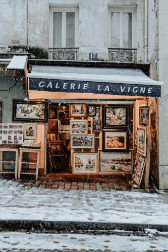 celine-ylmz-HeGVL5Gz1gU-unsplash (1)